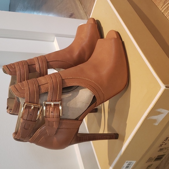 Shoes - Picture 2 of 3